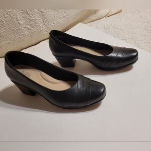 Naturalizer black Size 9